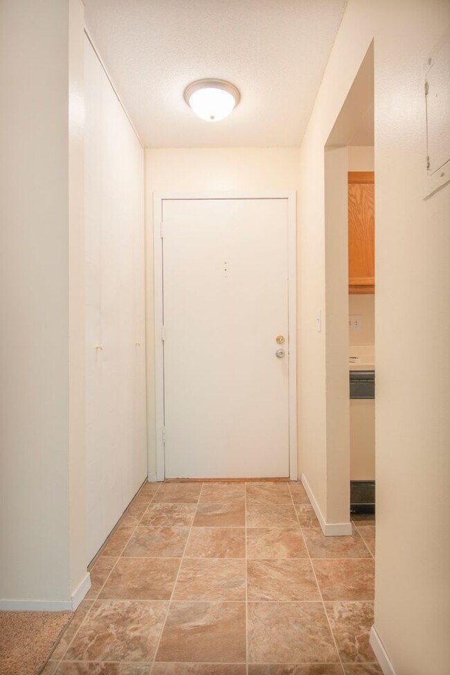 Photo - Excelsior Manor Apartments