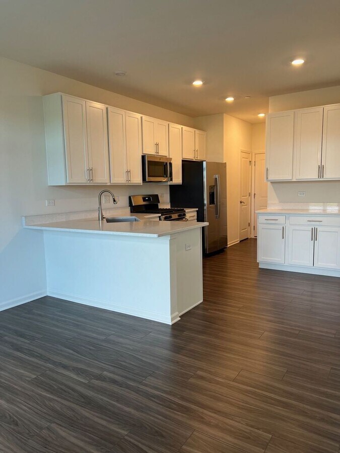 2005 Stuttle Rd Townhome Townhome Rental in Batavia IL