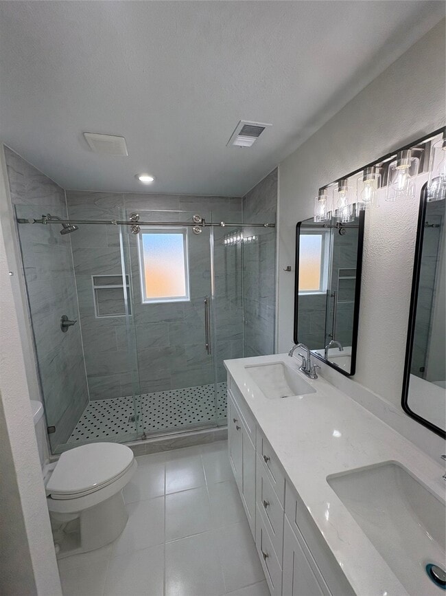 Photo - 704 S 10th St