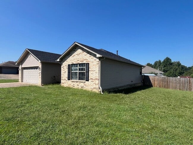 Photo - 102 Rosebud Cir