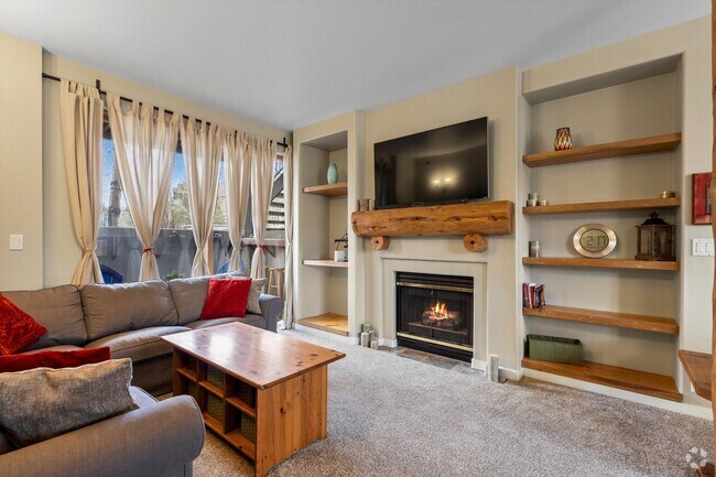 Building Photo - 1600 Pinebrook Blvd Unit A2 Rental