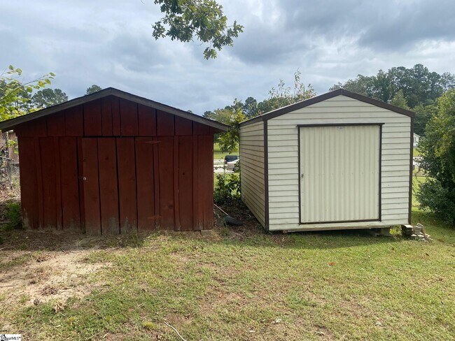 Photo - 204 Oakwood Dr