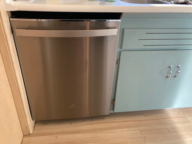 Kitchen dishwasher - 8511 W Wisconsin Ave