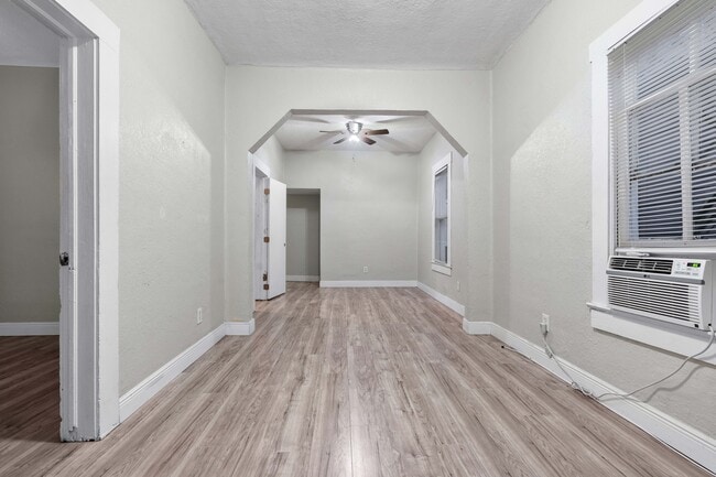 Photo - 2205 E 5th Ave