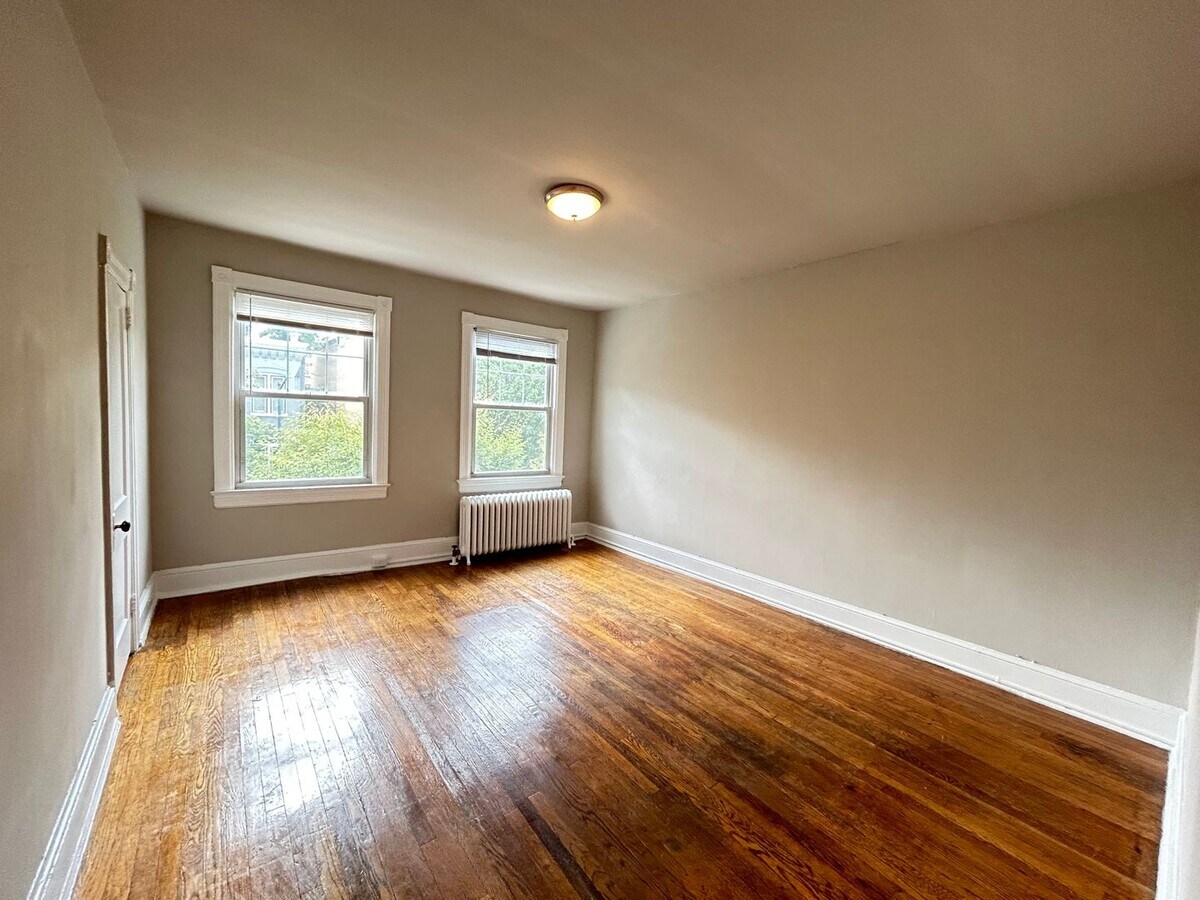 Photo - 226 C St NE