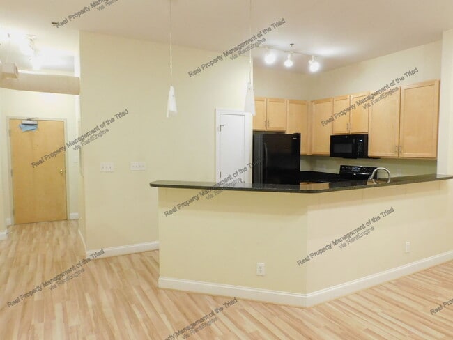 Photo - 220 W Market St Unidad 105