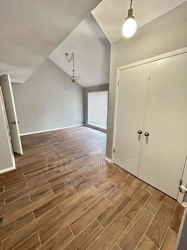 Photo - 3353 Fairbanks St