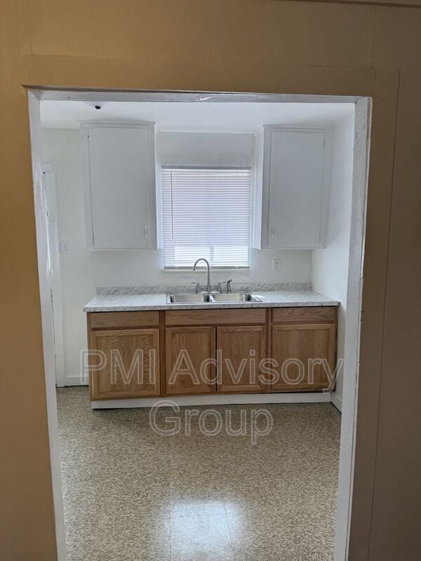 Photo - 203 SW Heights Rd