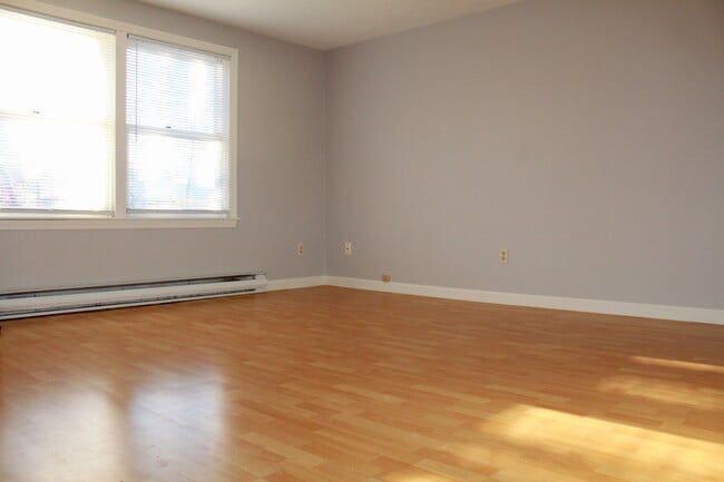 Photo - 18 Oakwood Dr