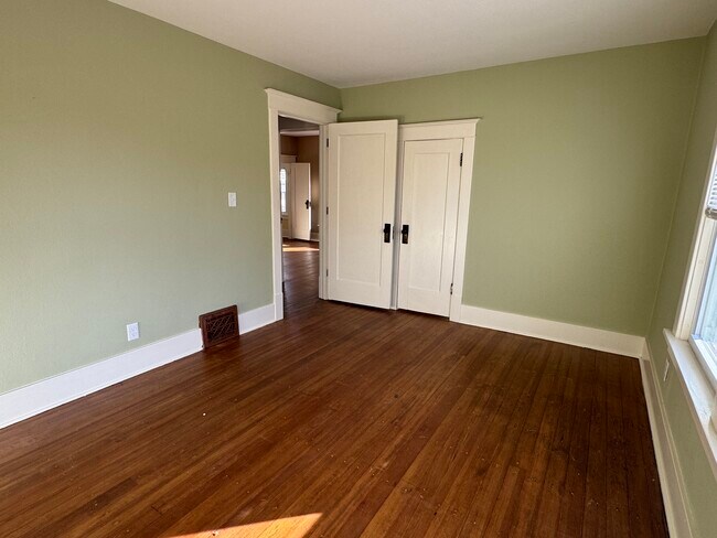 Photo - 2702 LeClaire St