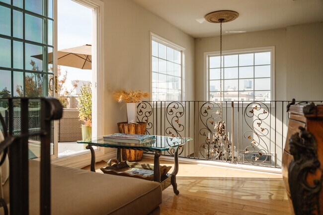 Photo - 125 Rexford Dr