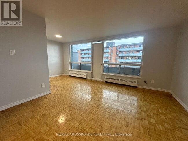 Photo - 363 Lakeshore Rd E Unit 610