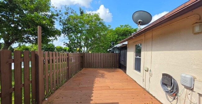 Photo - 5686 Shillington Way