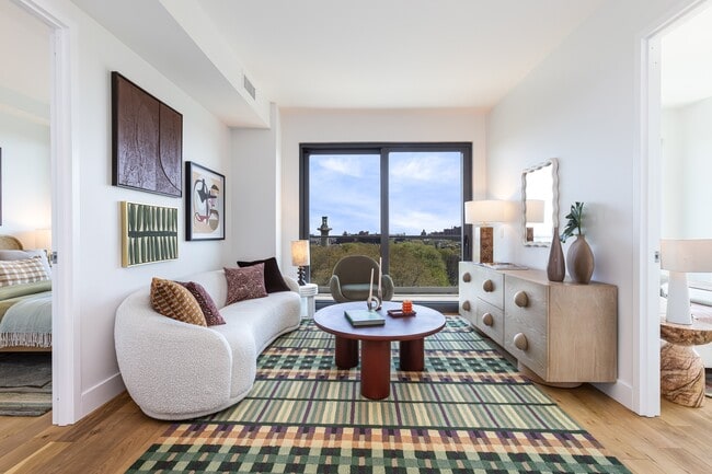 Photo - 240 Willoughby