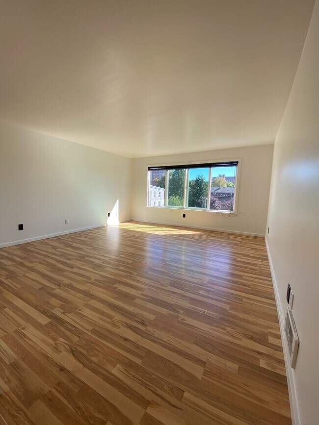 Photo - Escolier Apartments