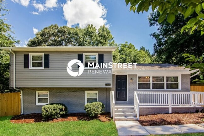 Building Photo - 3 Bedroom Pet-Friendly Home in Gastonia, NC with Main Street Renewal