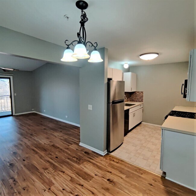 21W581 North Ave