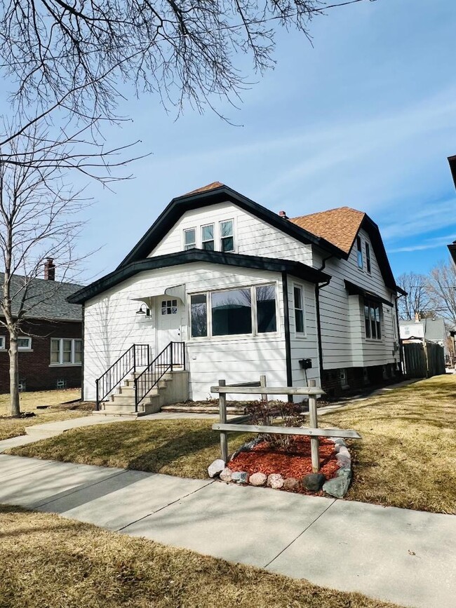 Photo - 3770 E Somers Ave