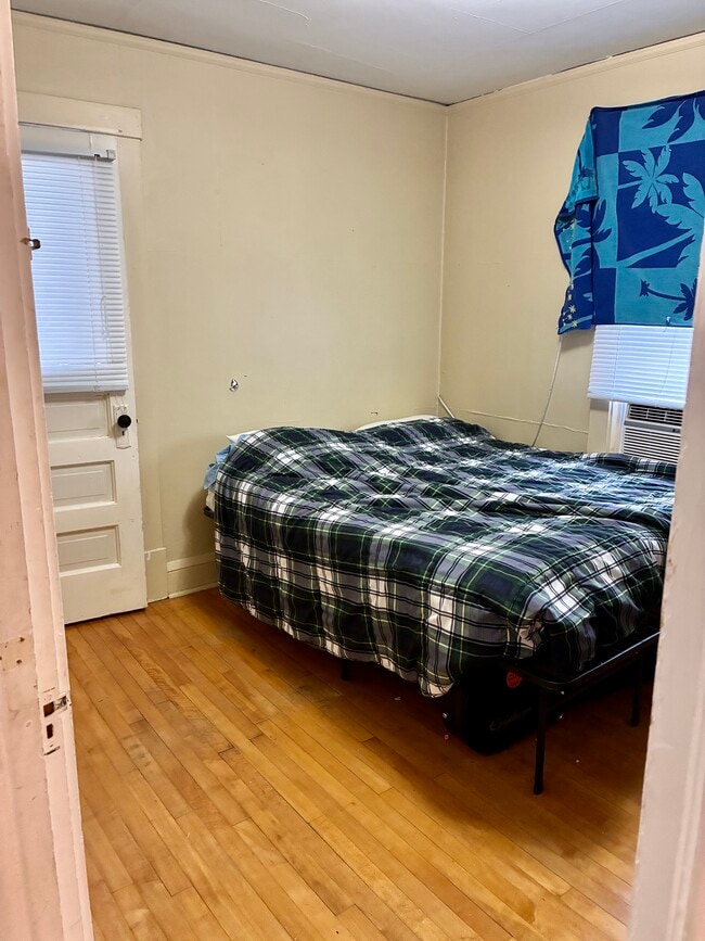 Photo - 470 W Grand Ave