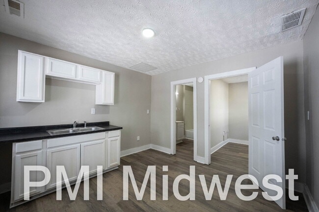 Photo - "Chic & Cozy 1-Bed Urban Retreat in Indianapolis – Perfectly Compact Living!" Unit A