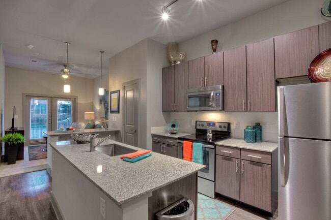 Building Photo - 3600 Montrose-ID44.51 Unit ID44.51