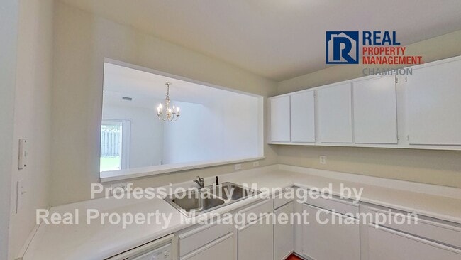Photo - 4804 College Rd