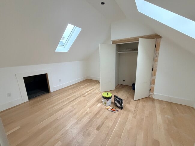 Building Photo - 14 Cutter Ave Unit 2