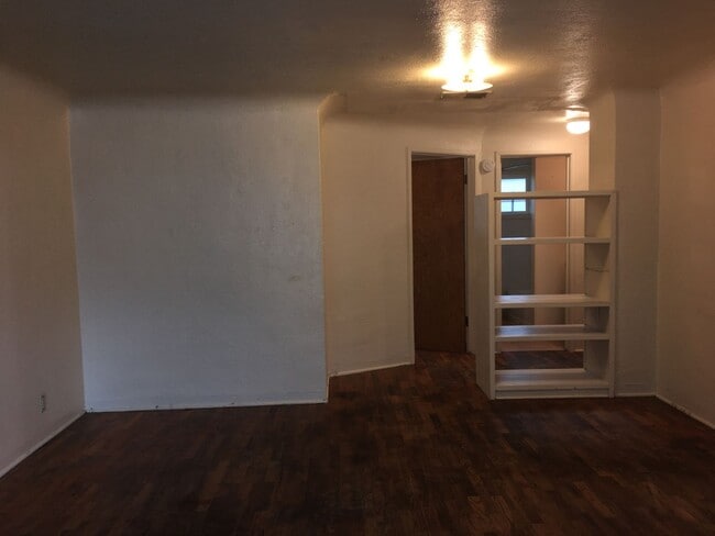 Photo - 1680/1690 W. 8th Pl Unidad 1690
