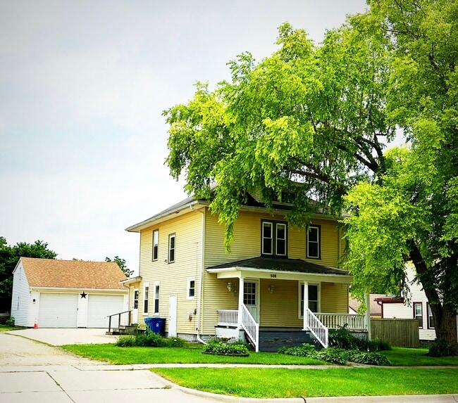 Building Photo - 508 6th Ave