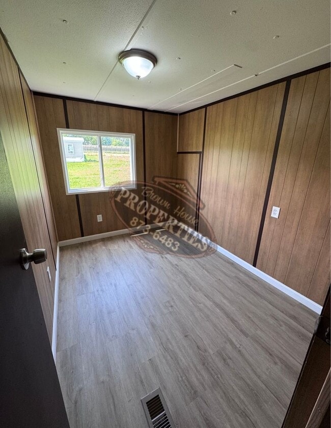 Photo - 1592 Hill Rd