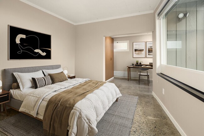 Photo - 2562 Dexter Ave N