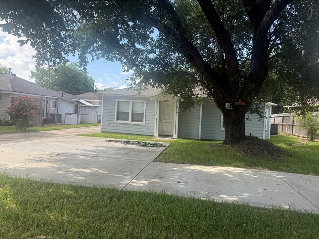 Building Photo - 1321 Taylor Ave