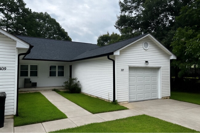 Building Photo - 307 W McNeely Ave Rental