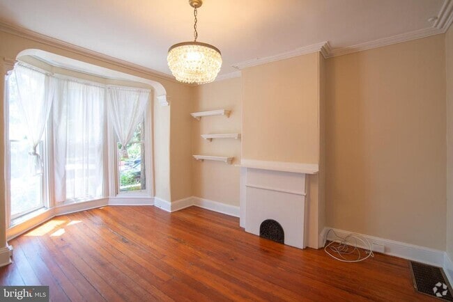 Building Photo - 2211 Bainbridge St Rental