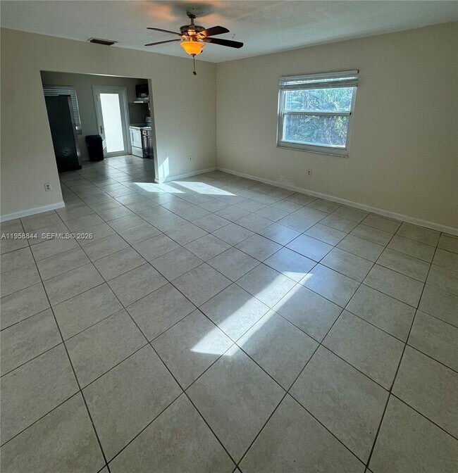 Photo - 2220 SW 46th Ct Unit 2