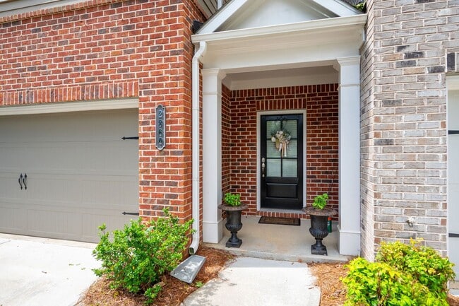 Photo - Stunning & Spacious Downtown Kennesaw Townhome 3 Bed 3.5 Bath w/2 Car Garage!