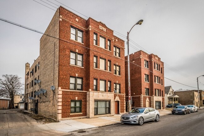 5328 W Harrison
