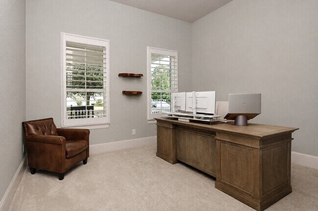 Photo - 114 Crescent City Dr