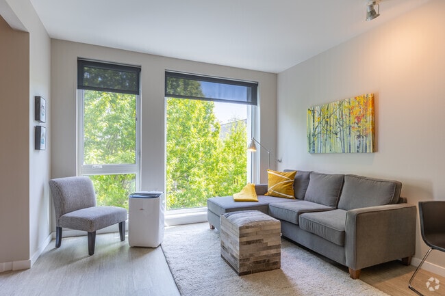 1BR, 1BA-590SF