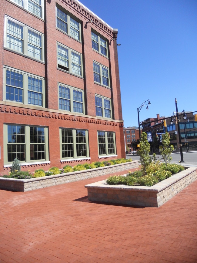 Entrada principal - Bridge Square Lofts