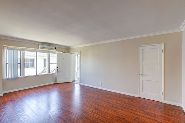 Photo - 1154 S Plymouth Blvd Unit 3