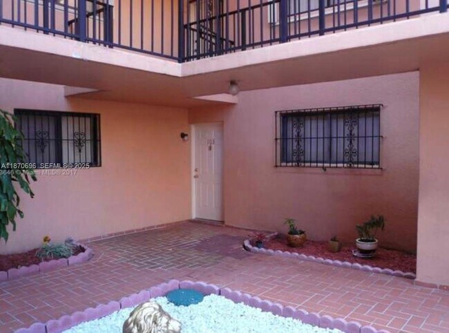 Building Photo - 1290 W 41st St Unit 103