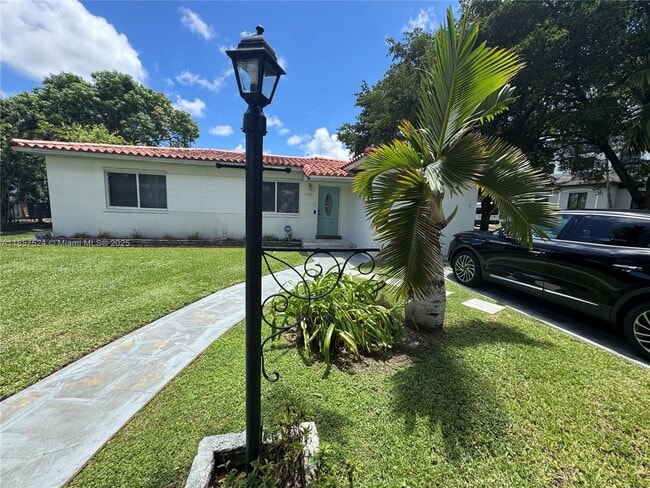 Building Photo - 6590 SW 21st St Rental