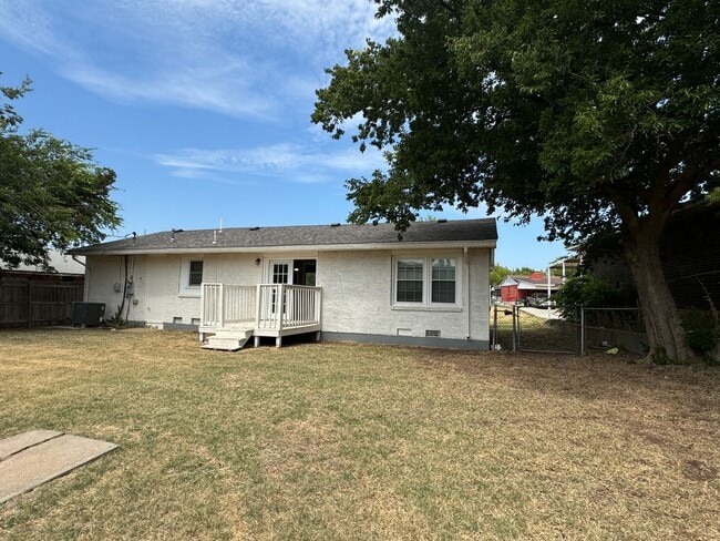 Photo - 3432 NW Lincoln Ave