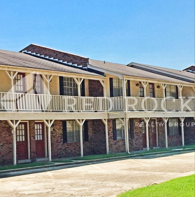Chateaux Holly Hills Apartments