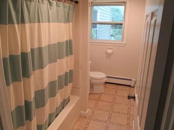 Bathroom - 22 Lakeview Ave Unit 2