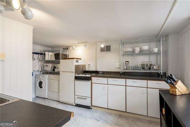 Photo - 861 Charles Allen Dr NE