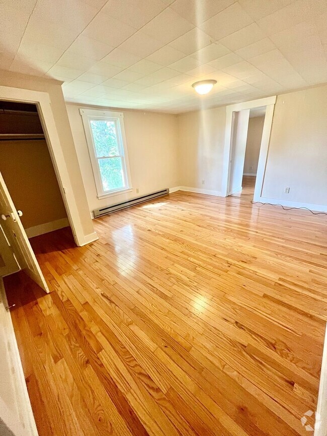 Building Photo - 443 Walnut St Unit C Rental