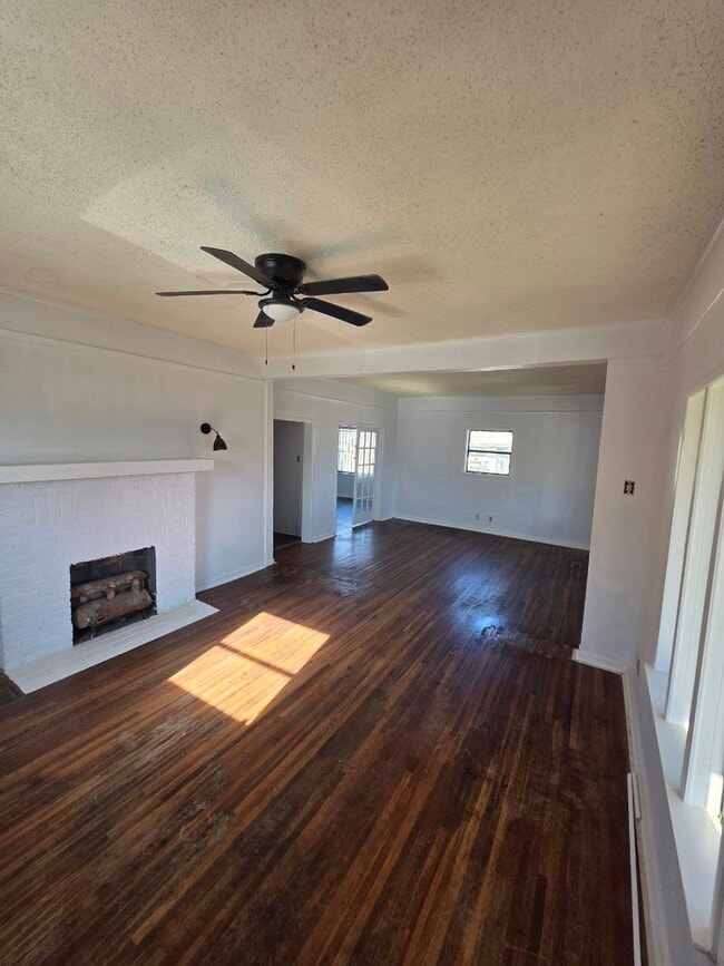 Photo - 2900 Center St