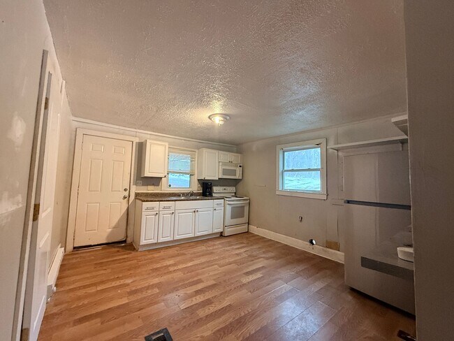 Photo - COMING SOON! 2 Bed House! Making it ready for you!